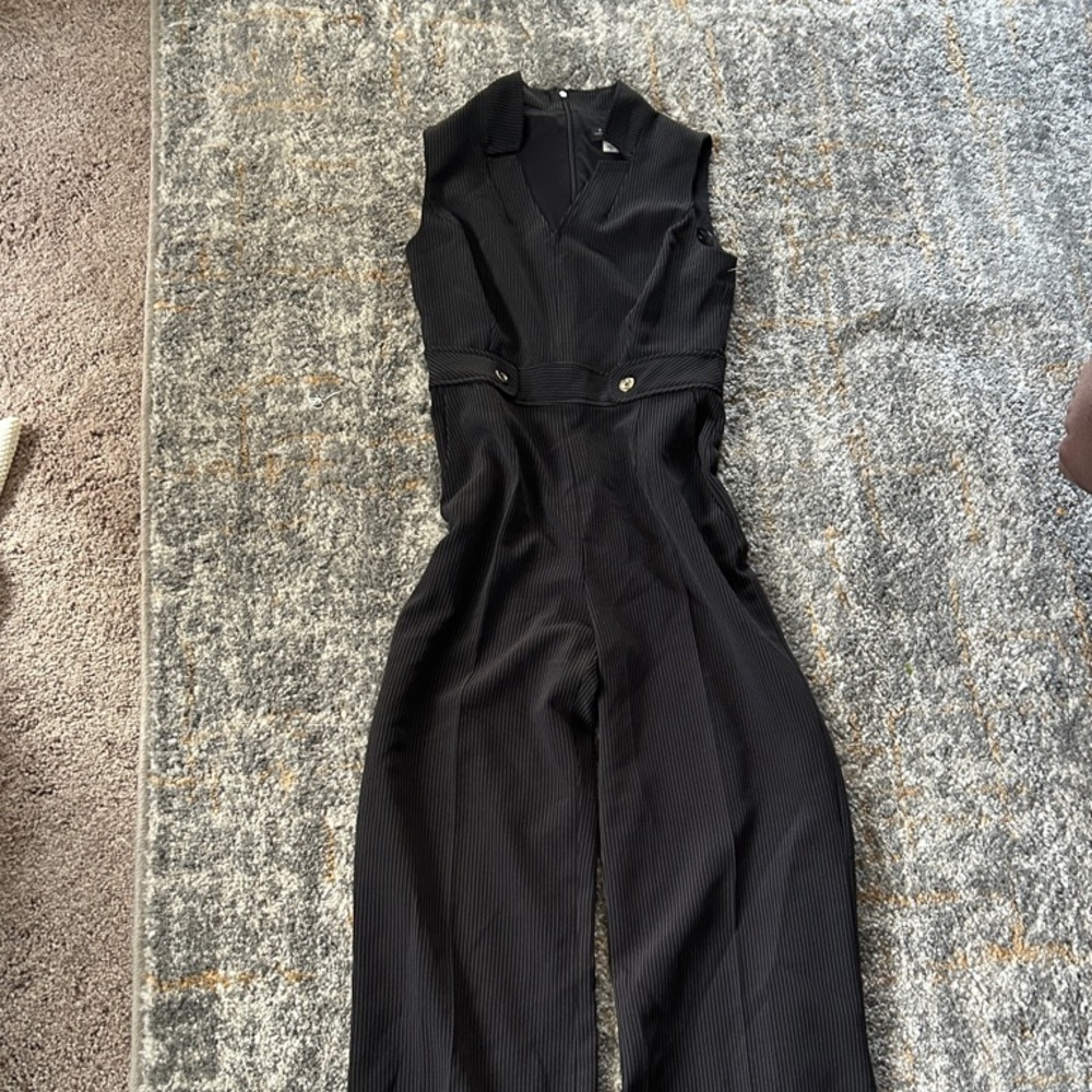 Black Form-Fitting Sleeveless Jumpsuit